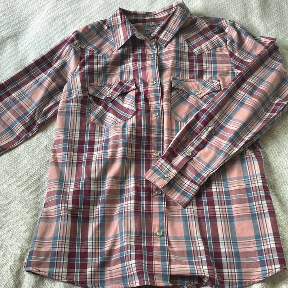 Wrangler women’s button-down cowgirl western